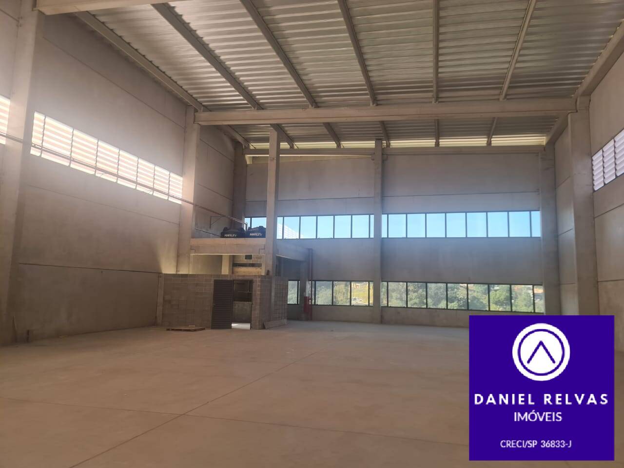 Depósito-Galpão-Armazém para alugar, 1000m² - Foto 1