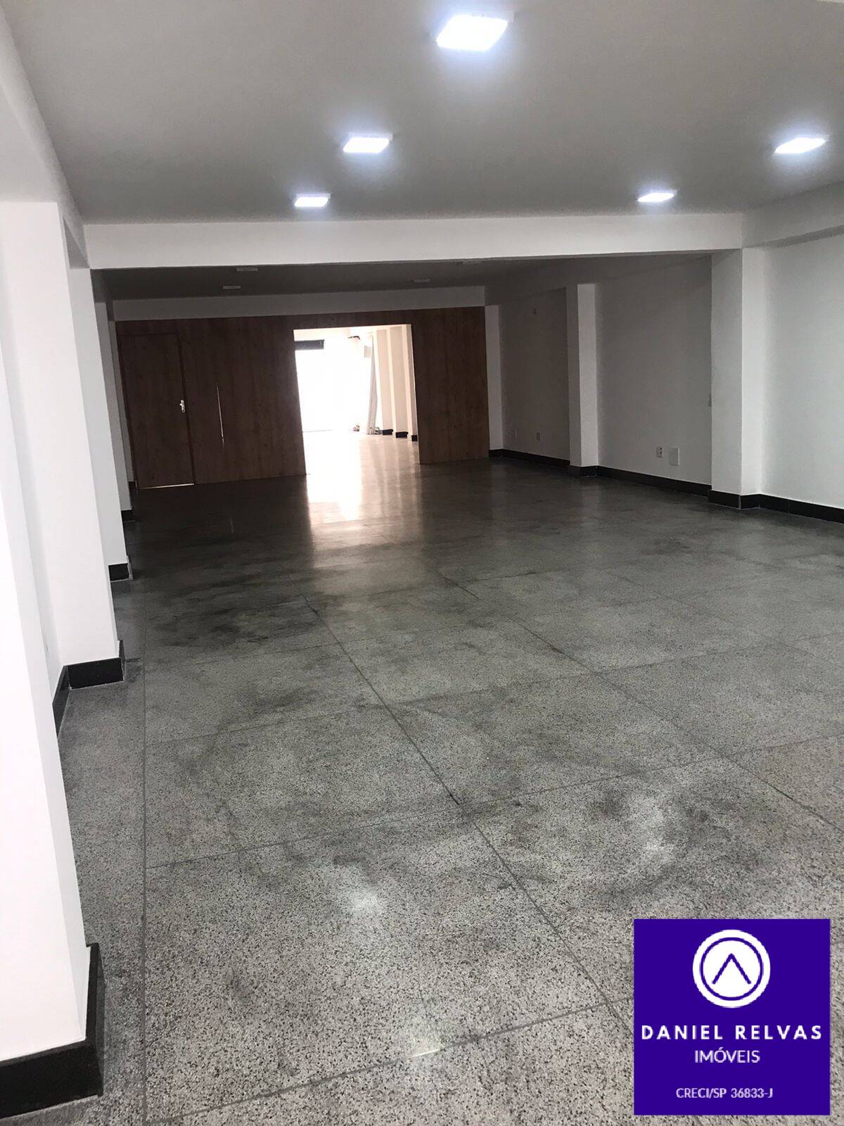 Prédio Inteiro para alugar, 200m² - Foto 2